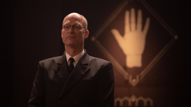 Click to watch 'Episode 32' (popup) Babylon Berlin